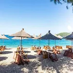 Potam\'Sea Bliss 4 - Beach Front, Sun Beds & Parking