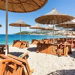 Potam\'Sea Bliss 4 - Beach Front, Sun Beds & Parking