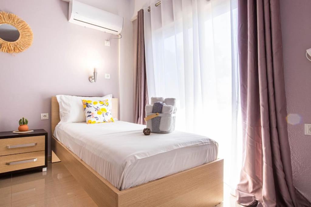 Potam'sea Bliss 4 - Front, Sun Beds & Parking Himara